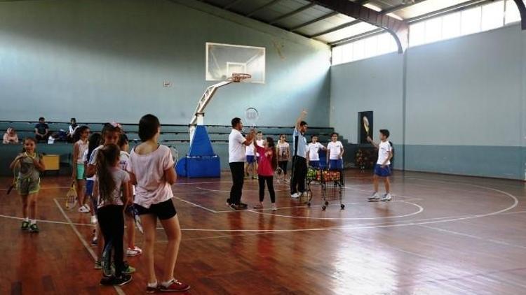 Serdivan Yaz Okulları’nda Tenis Ve Voleybol Eğitimleri Başladı