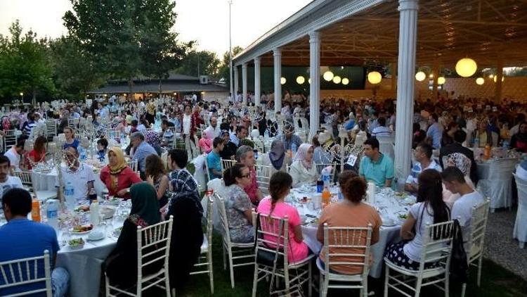 Bursalı Grubu Ailesi İftarda Bir Araya Geldi