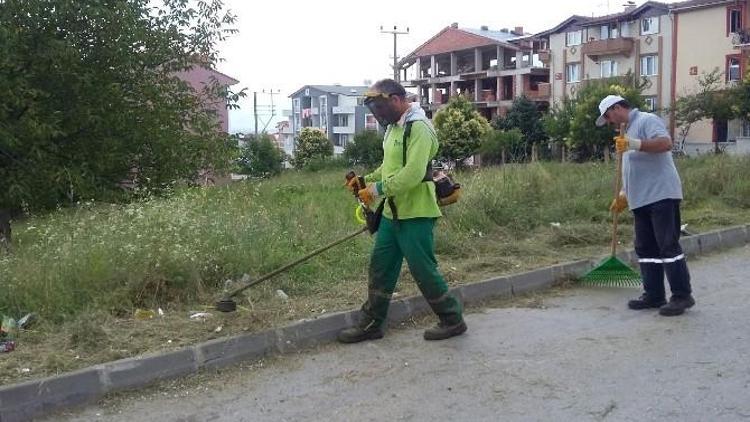 Mahallelerde Çevre Temizliği Çalışması Devam Ediyor