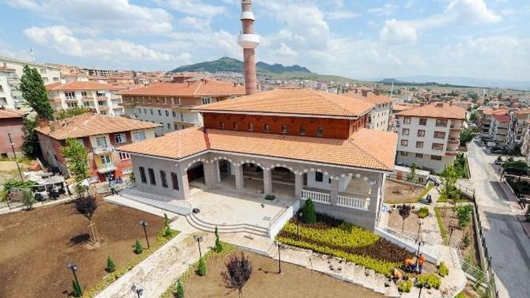 Alemdağ’a Yapılan Cami Açılış İçin Gün Sayıyor