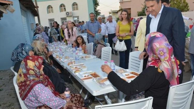 Yunusemre Belediyesi İftar Sofrası Karaali’de Kuruldu