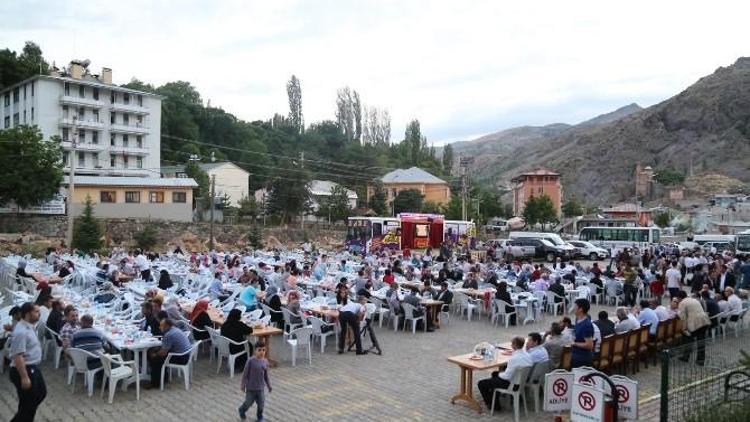 İftar Sofralarında “Devlet-millet Buluşması”