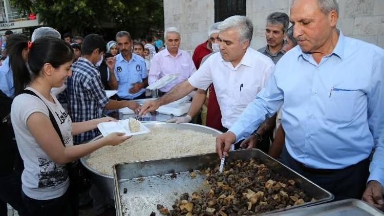 İftar Sonrası Vatandaşlara Şerbet İkramı