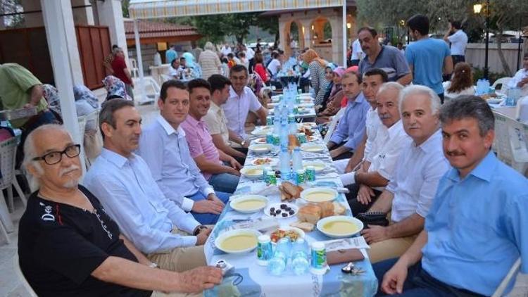 Dalyan’da Yabancılar İslamiyeti İftarda Tanıdı