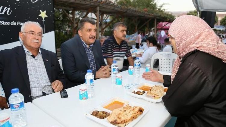 Gürkan: “İftar Çadırı’na Gelen Herkes Baş Tacımızdır”