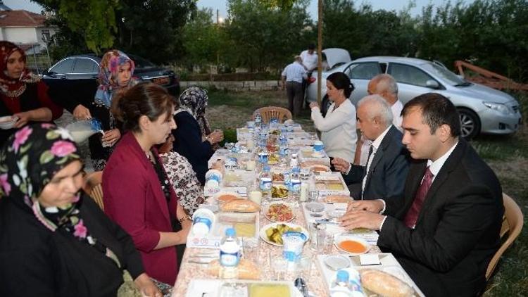 Edirne Valisi Şahin Köyde İftar Yaptı