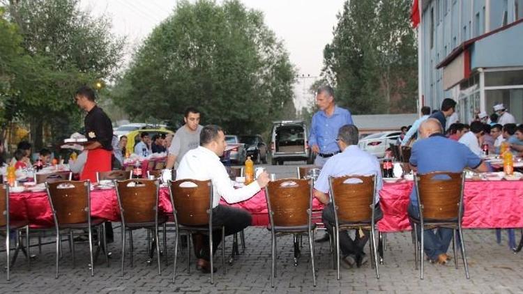 Varto Devlet Hastanesi’nde İftar Yemeği