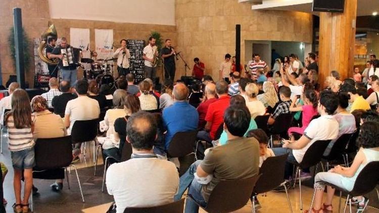 Forum Trabzon, Kolektif İstanbul Konseriyle Şenlendi