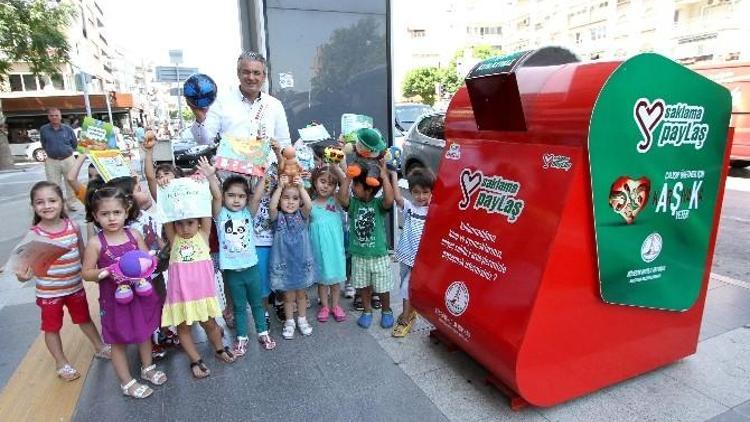 Karşıyakalı Minikler Kardeşlerine Sahip Çıkıyor