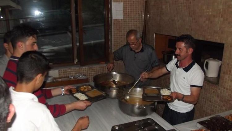 Küre Devlet Hastanesi İftar Yemeği Verdi, Mevlit Okuttu