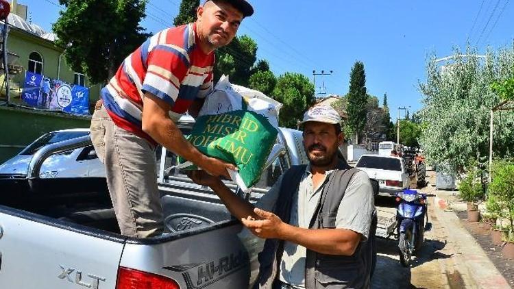 İzmir Büyükşehir Belediyesi’nden Kınıklı Çiftçilere Yardım Eli