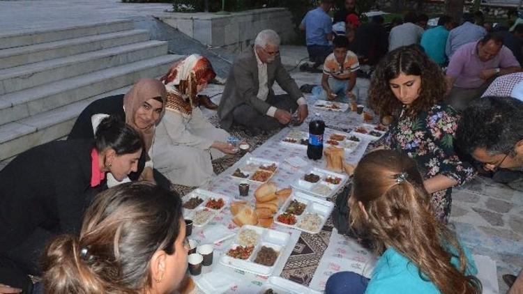 Erciş Belediyesi Personeli İftarda Buluştu