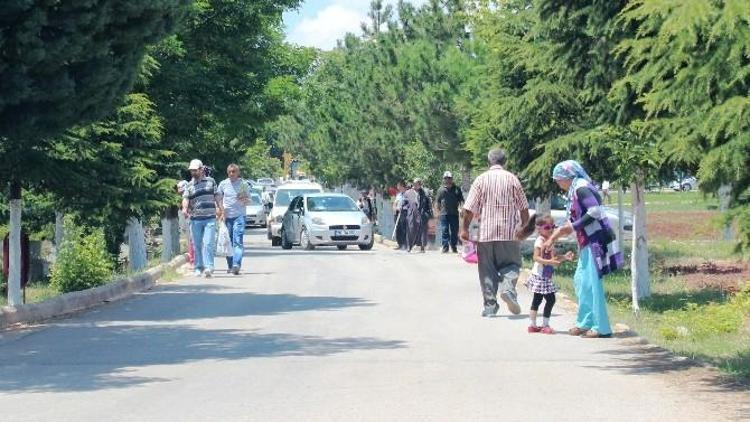 Mezarlıklarda Bayram Yoğunluğu