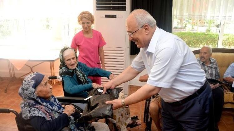 Başkan Kocamaz, Yaşlılar Ve Çocukların Bayramını Kutladı