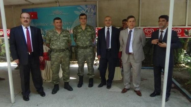 Hakkari Valisi Canbolat Kurum Amiri Ve Halkla Bayramlaştı