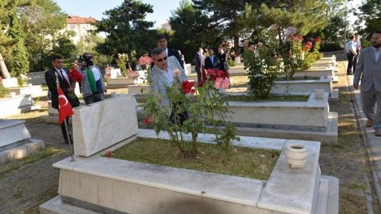 Protokolden Hava Şehitliği’ne Ziyaret