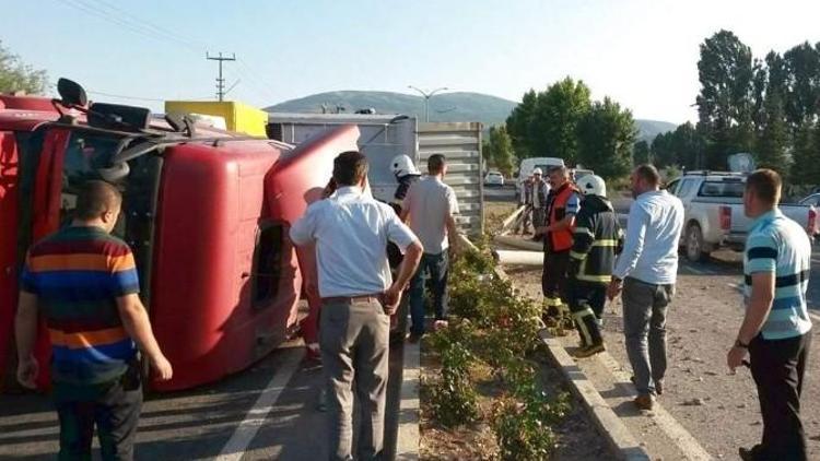 Kütahya’da Tır Devrildi: 1 Yaralı