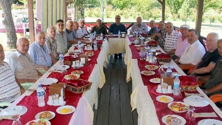 Bozkurt Ortaokulunun İlk Mezunlarını Havuzlu Bahçede Buluştu