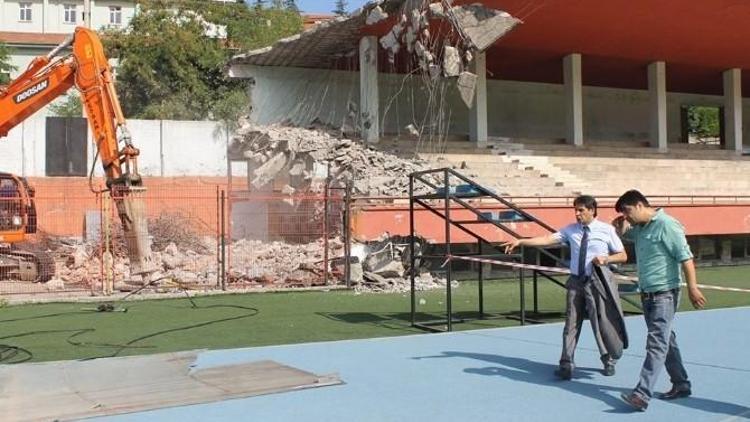 Kemal Köksal Stadı 67 Yıl Sonra Yıkılıyor