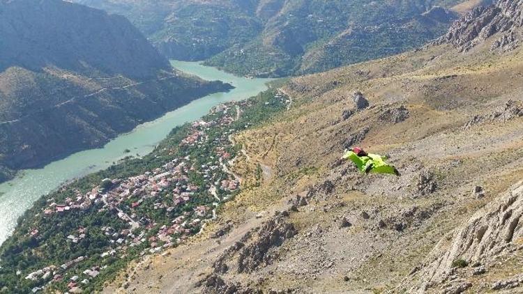 Türkiye’de Wingsuit Ve Base Jump Atlayışları İlk Defa Kemaliye’de Yapıldı