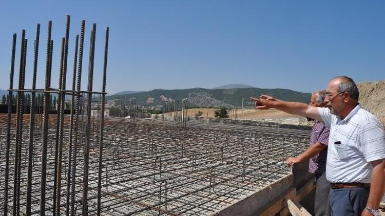 Hayırsever Gencer’in Yaptıracağı Caminin Temeli Atıldı