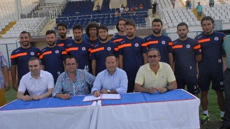 Fethiyespor İç Transferde 11 Futbolcuya İmza Attırdı