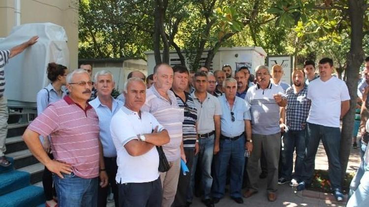 Tekirdağ’da 65 Minibüs Şoförü Büyükşehir Belediyesini Alkışlayarak Protesto Etti