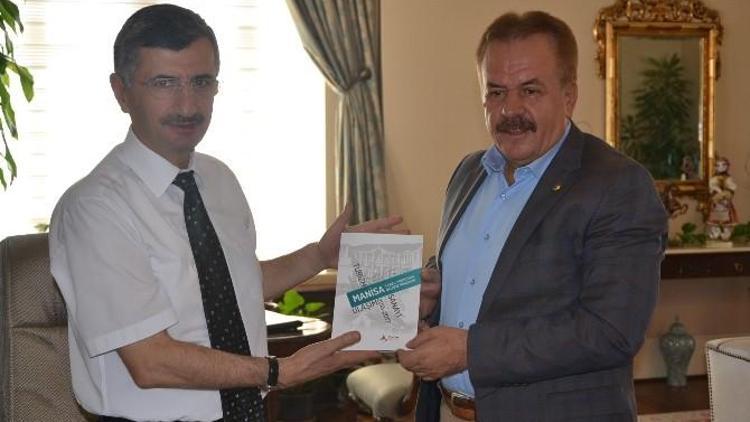 MTSO Başkanı Adnan Erbil Vali Bektaş’a Manisa Yatırım Rehberini Tanıttı