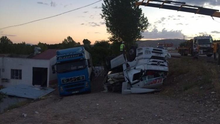 Şarampole Devrilen Tır Bakım Esnasında Yandı