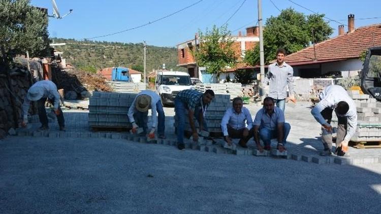 Yunusemre Belediyesi Örencik’e Kilit Parke Taşı Döşüyor