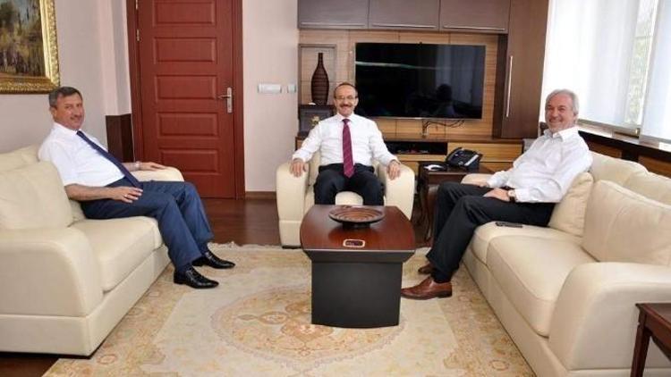 Başkan Saraçoğlu, Uşak’ın Vali Ve Belediye Başkanını Ziyaret Etti