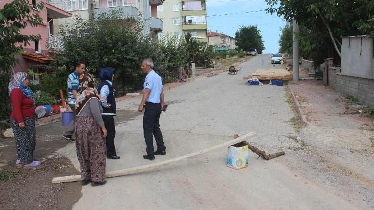 Yollara Serilen Tarhanalara Zabıta Müdahalesi