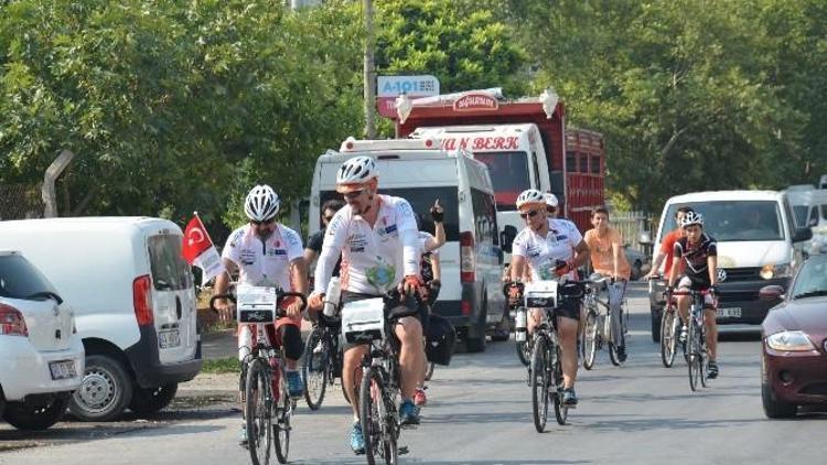 Sınır Ötesi Bisiklet Turu Yolcuları Akhisar’dan Geçti