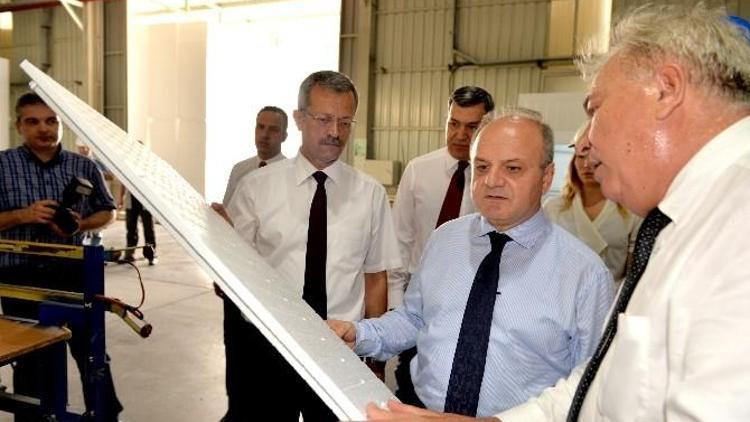 Mersin Valisi Çakacak’tan Teknopanel Fabrikası’na Ziyaret