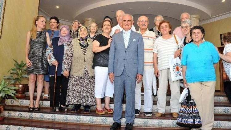 Sosyal Yaşama Döndürülen Hastalar Başkan Yılmaz’ı Ziyaret Etti