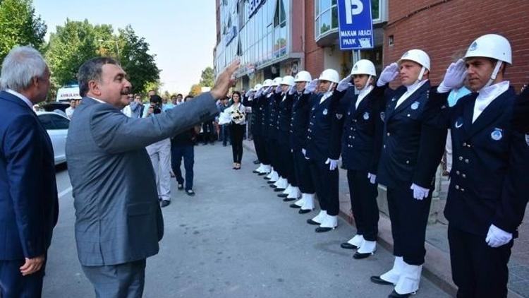 Bakan Eroğlu, Başkan Kamil Saraçoğlu’nu Ziyaret Etti