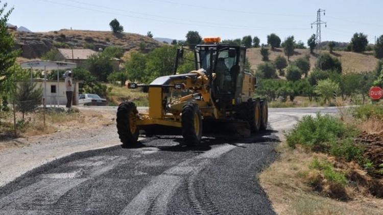 Köy Yollarına Yama Yapılıyor