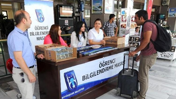 Büyükşehir’den Öğrencilere ’Güler Yüzlü’ Karşılama