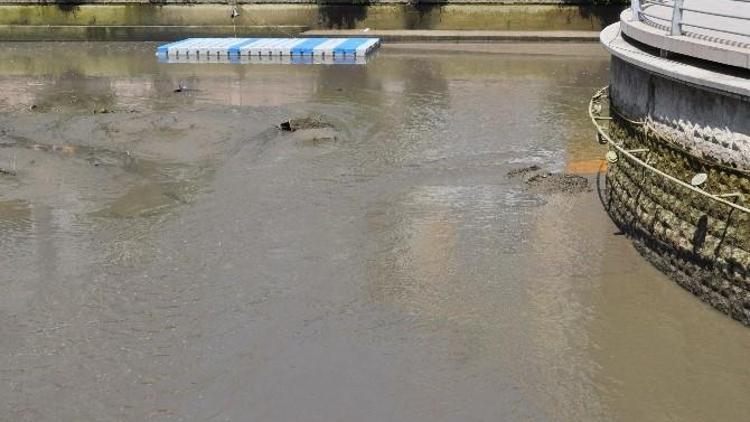 Porsuk Çayı’nın Kapakları Bakım İçin Açılınca Su Seviyesi Düştü