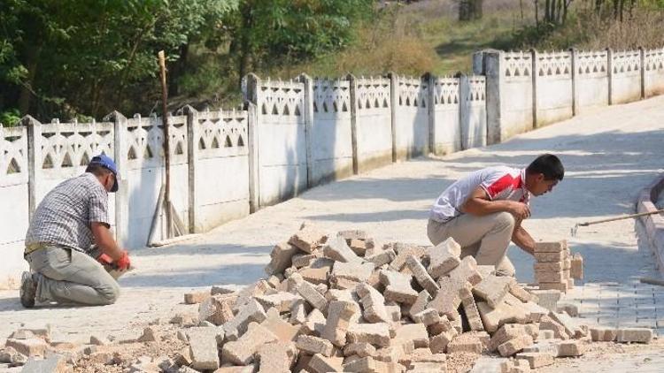 Altıeylül’de Mezarlara Düzenleme