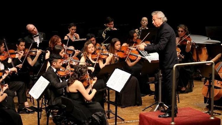 Karşıyaka Oda Orkestrası Dünyaya Açılıyor