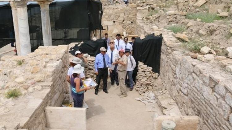 Denzli Valisi Kocatepe, Hierapolis Kazılarını İnceledi
