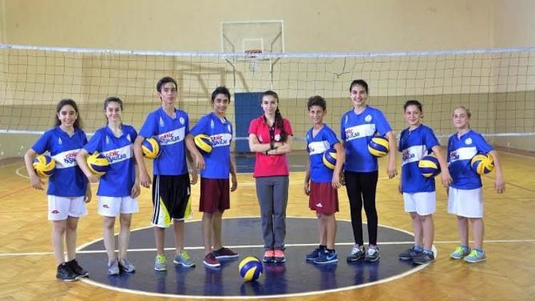 Geleceğin Voleybolcuları Beyoğlu’nda Yetişiyor