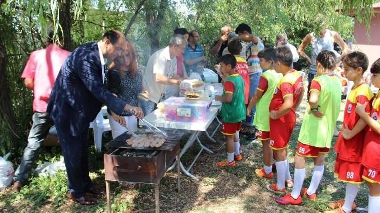 Gülüç Yaz Futbol Okulu Mangal Partisi İle Sona Erdi