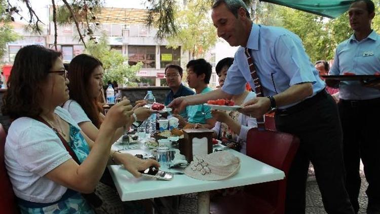 Edirne’yi Ziyaret Eden Koreliler De Karpuz Uygulamasını Beğendi