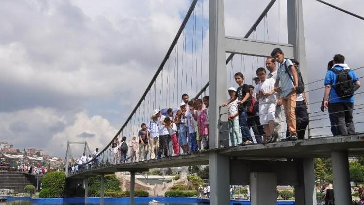 Bilge Çocuklar Miniatürk’te Türkiye’yi Köşe Bucak Gezdiler