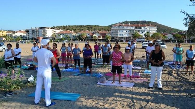 Sarımsaklı Plajları’nda Ücretsiz Yoga Eğitimi