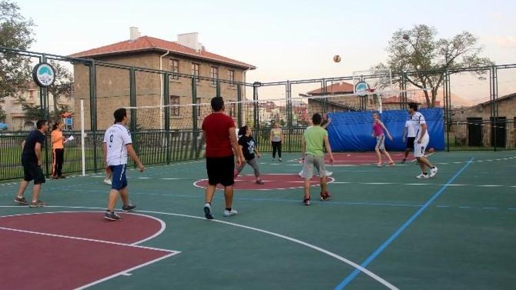 AGÜ’de Voleybol Turnuvası