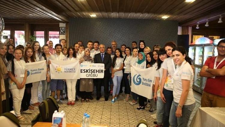 Türkçe Yaz Okulu Kapsamında Eğitim Gören Öğrenciler Vali Tuna’yı Ziyaret Etti
