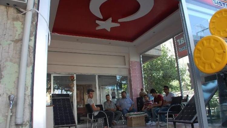 Adıyamanlı Esnaftan Terör Olaylarına Bayraklı Tepki